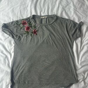 Nasty Gal Gray Short Sleeve Relaxed T-Shirt with Floral Embellishment